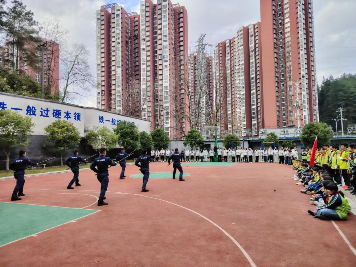 貴州都勻公安開展“警營(yíng)開放日”活動(dòng)