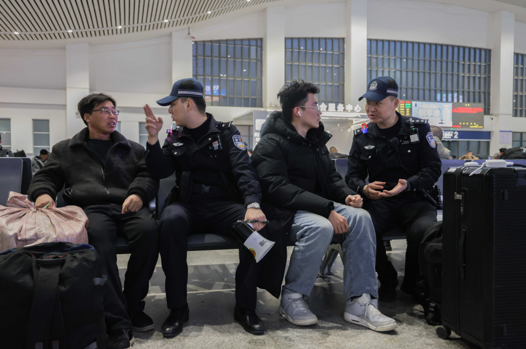 鐵警護航旅客出行暢通