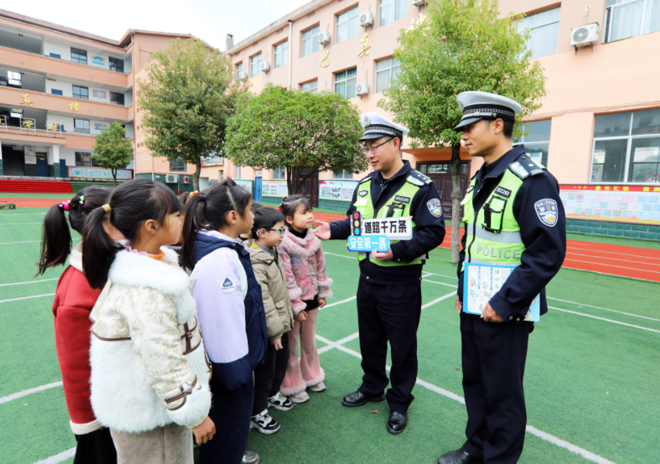 江西分宜：上好“開學(xué)第一課” 交通安全進校園